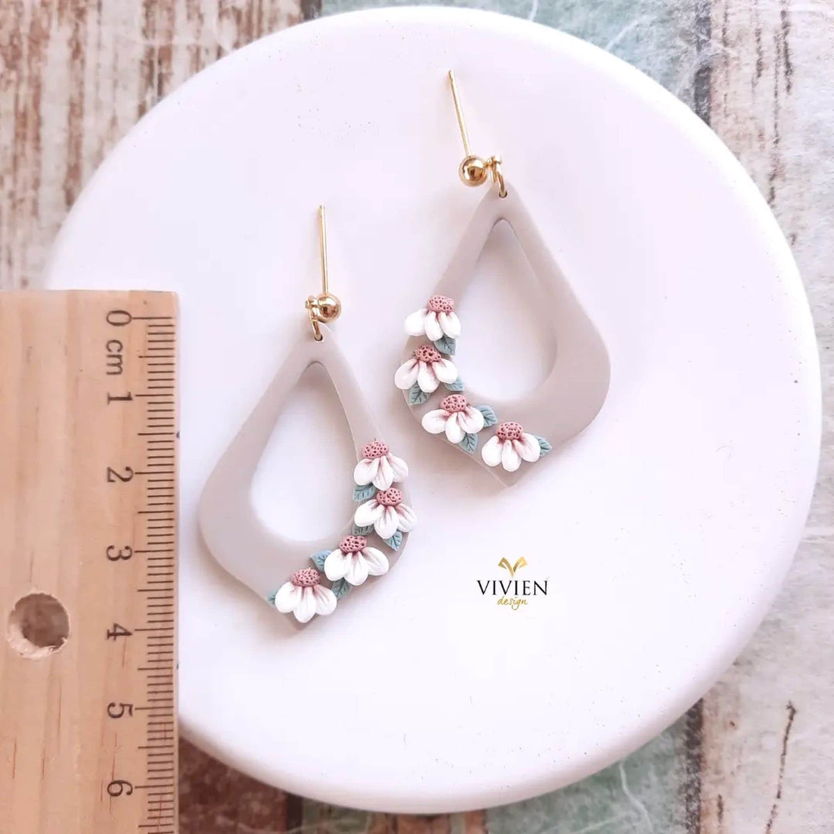 Daisy Earrings-Boho Floral Polymer Clay Earrings-Botanical Earrings